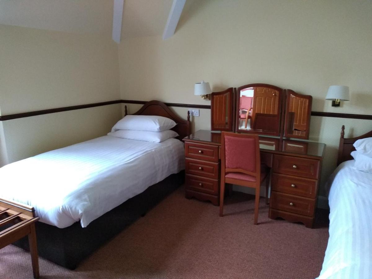 Caledonian Hotel Fort Augustus Exterior foto